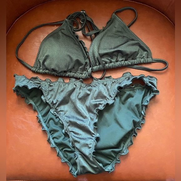 Xhilaration Green Ruffled Bikini Set - Picture 1 of 3